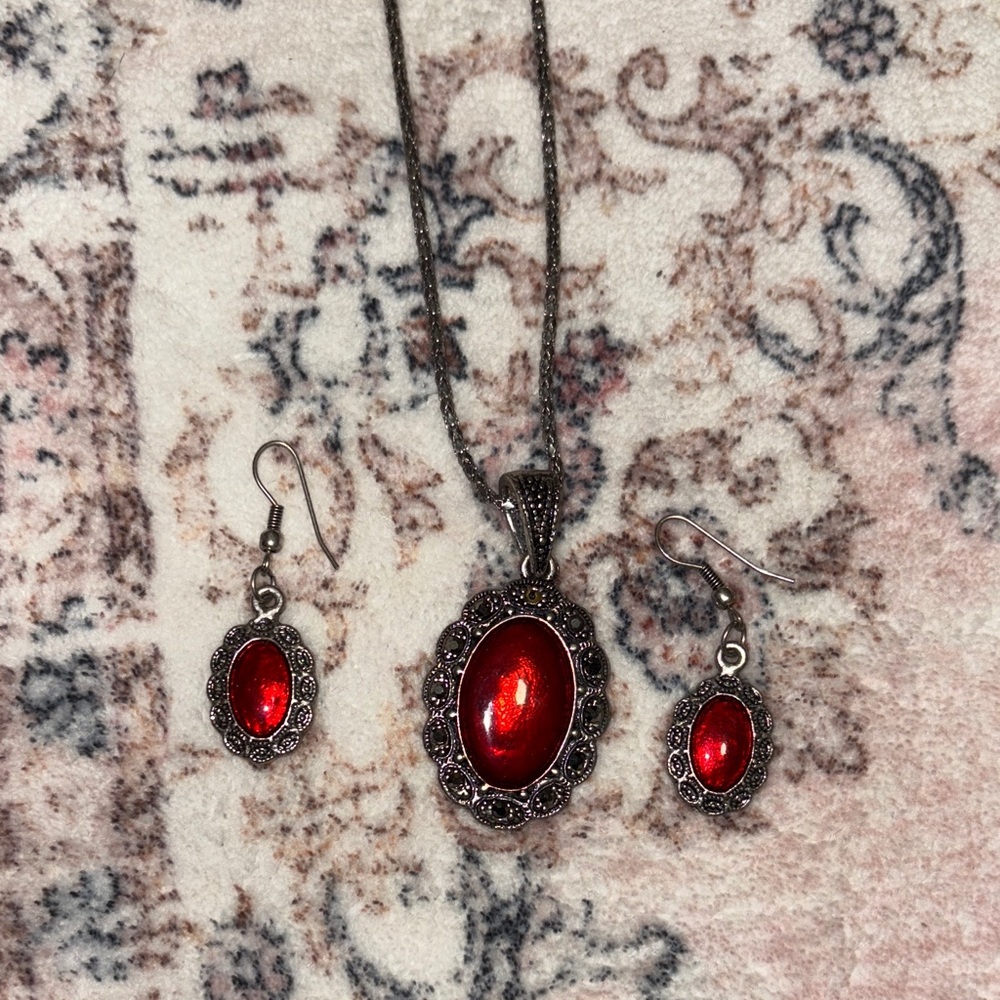 Elegant Red Oval Pendant Necklace Set
